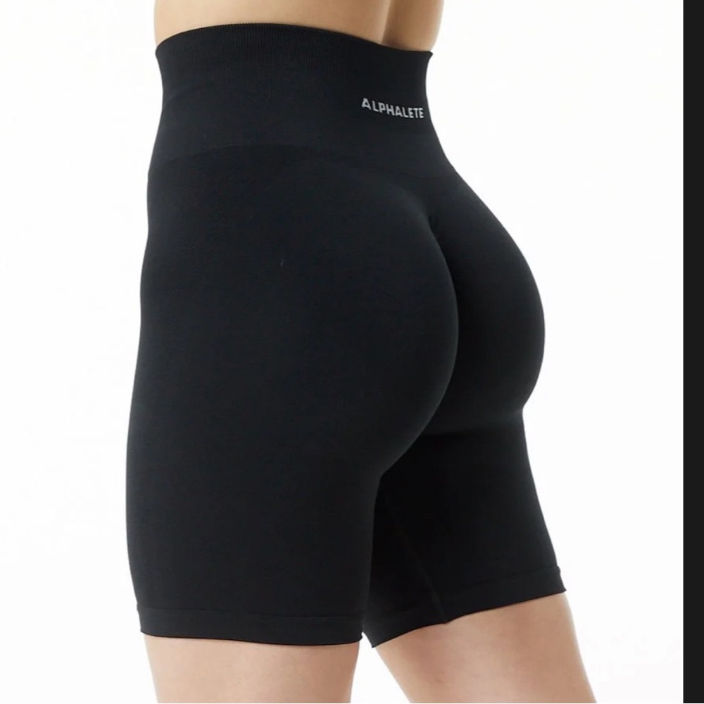 alphalete amplify 7.5” shorts in small
